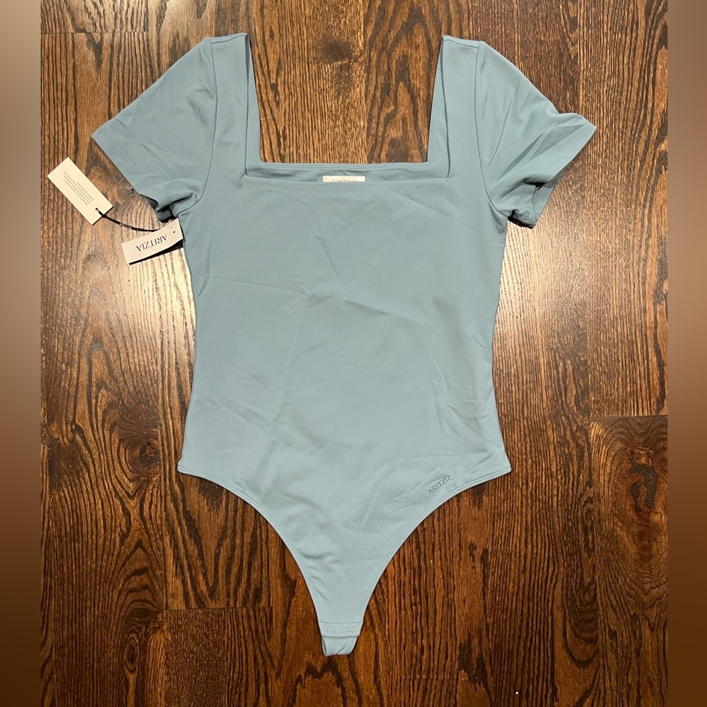 Aritzia Contour Short Sleeve Bodysuit – Size L – Blue Dalle
